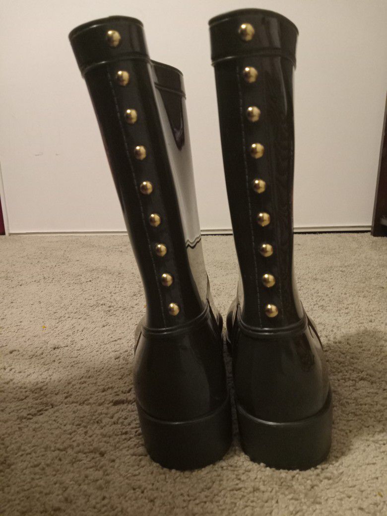 Green Rain Boots With Stud Accent