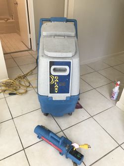 Carpet cleaning machine