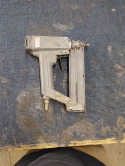 Pneumatic Brad Nailer