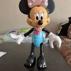 Minnie Mouse interactive doll Mattel 2013