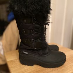 Women’s Snow Boots Size 5 In Beautiful Conditions