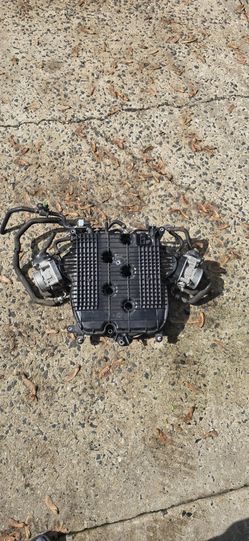 OEM upper air manifold infiniti 3.7 or Nissans