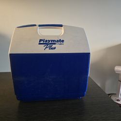 Igloo Playmate Plus Cooler - Blue (Pick up in Gardena)