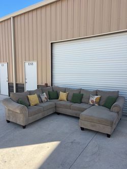 Beautiful Beige Sectional Sofa & Chaise