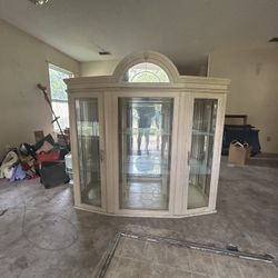 China Cabinet/ Hut