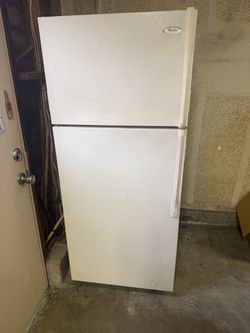 Whirlpool top-freezer refrigerator, 15.8 cu ft, easy garage pickup