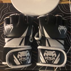 Venum UFC pro mama gloves