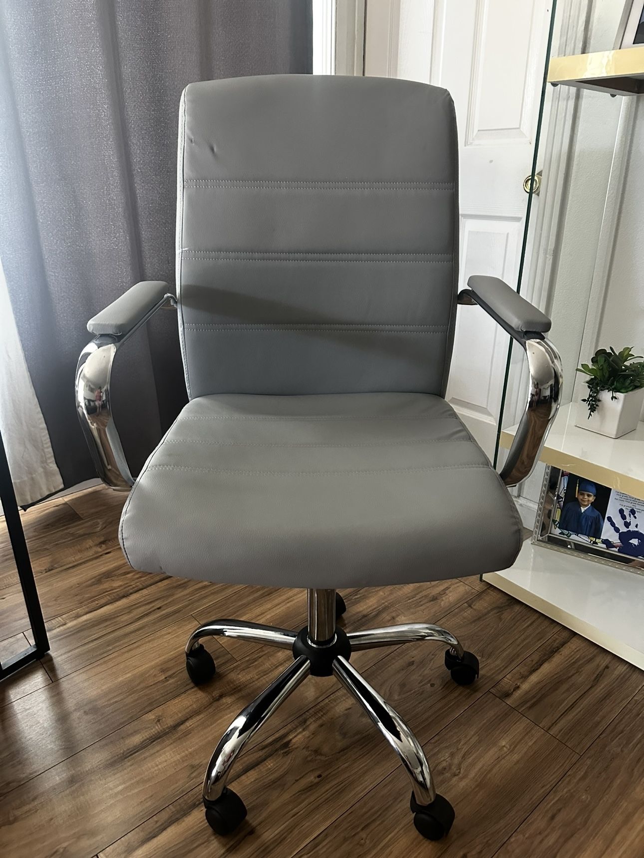 Mid-Back Office Chair with Arms 360° Swivel