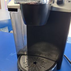 Keurig Coffee Machine And Cup Holder