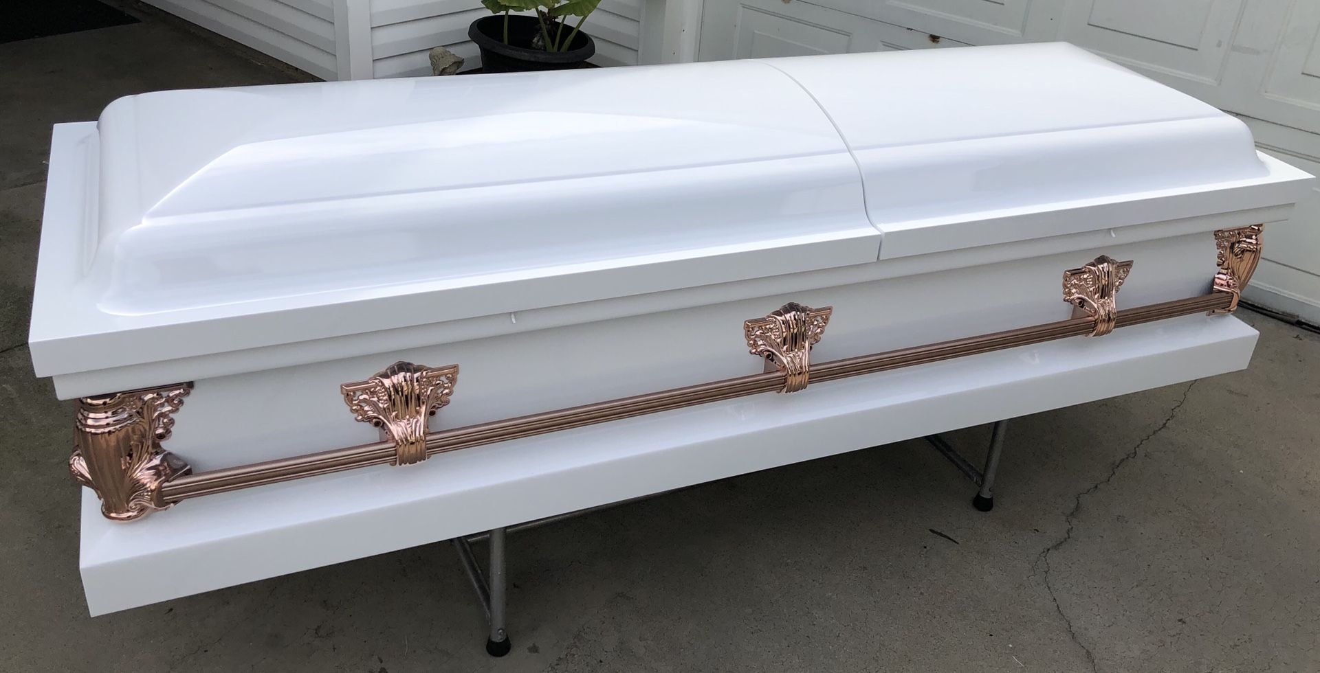New 20 Gauge Steel Caskets.