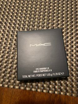 MAC Eyeshadow Palette NEVER USED/ BRAND NEW
