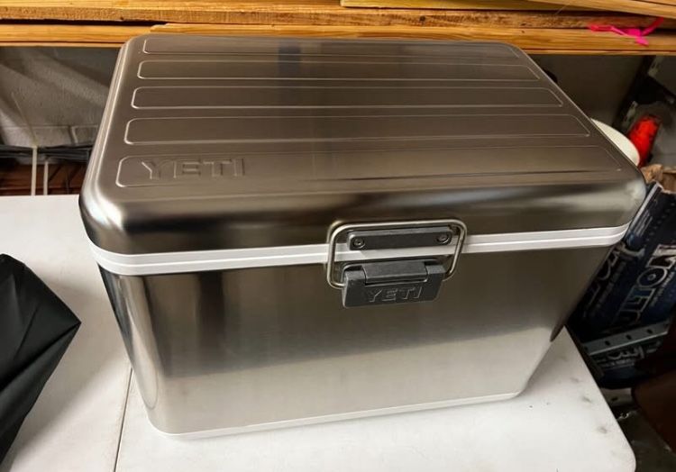 Yeti V Series Stainless Steel Cooler - W/cover 55 Gallon