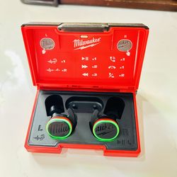 Milwaukee REDLITHIUM USB Bluetooth Jobsite Ear Buds