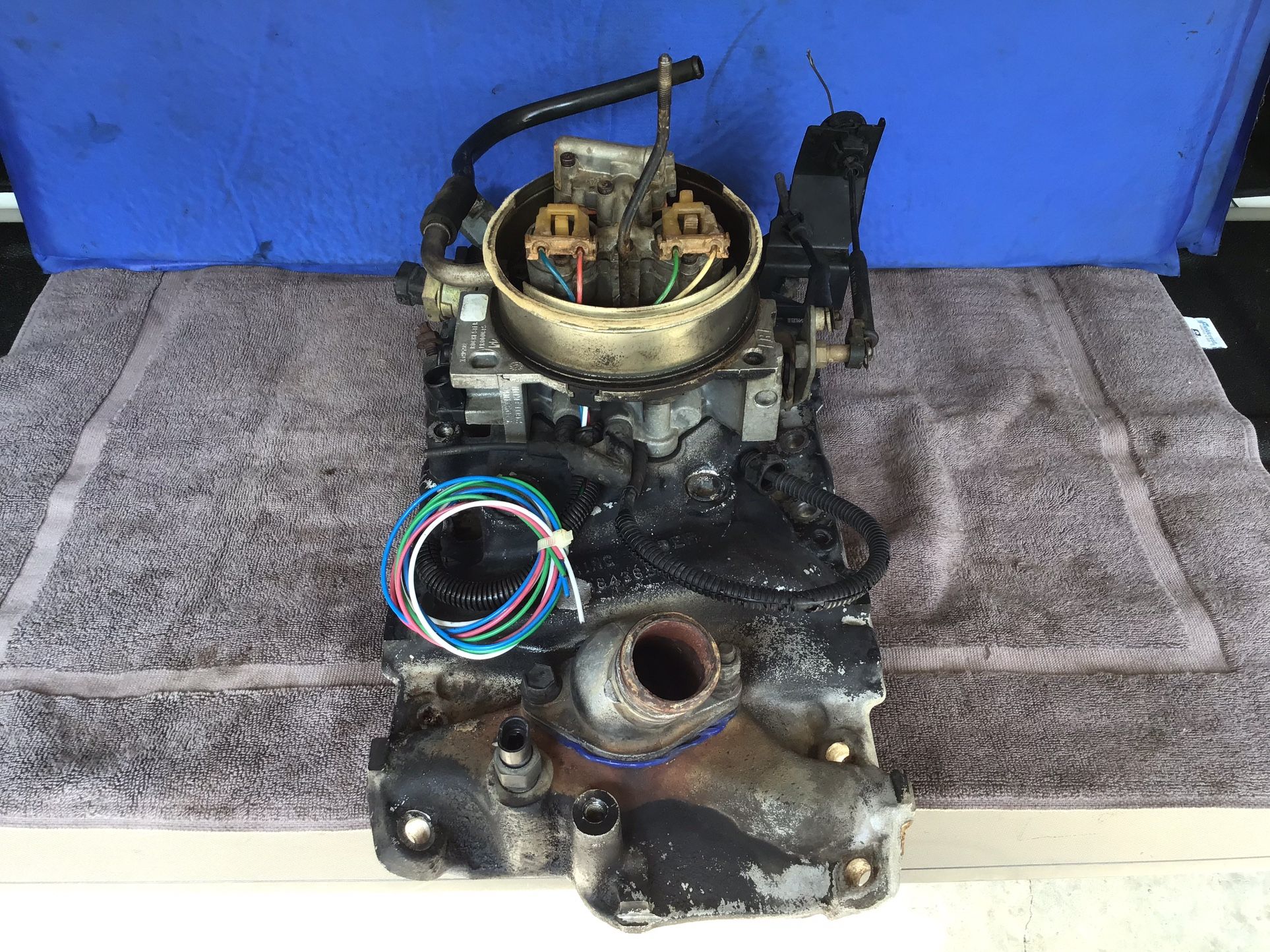 GM OEM 305 350 5.7 TBI Intake Manifold /Throttle Body