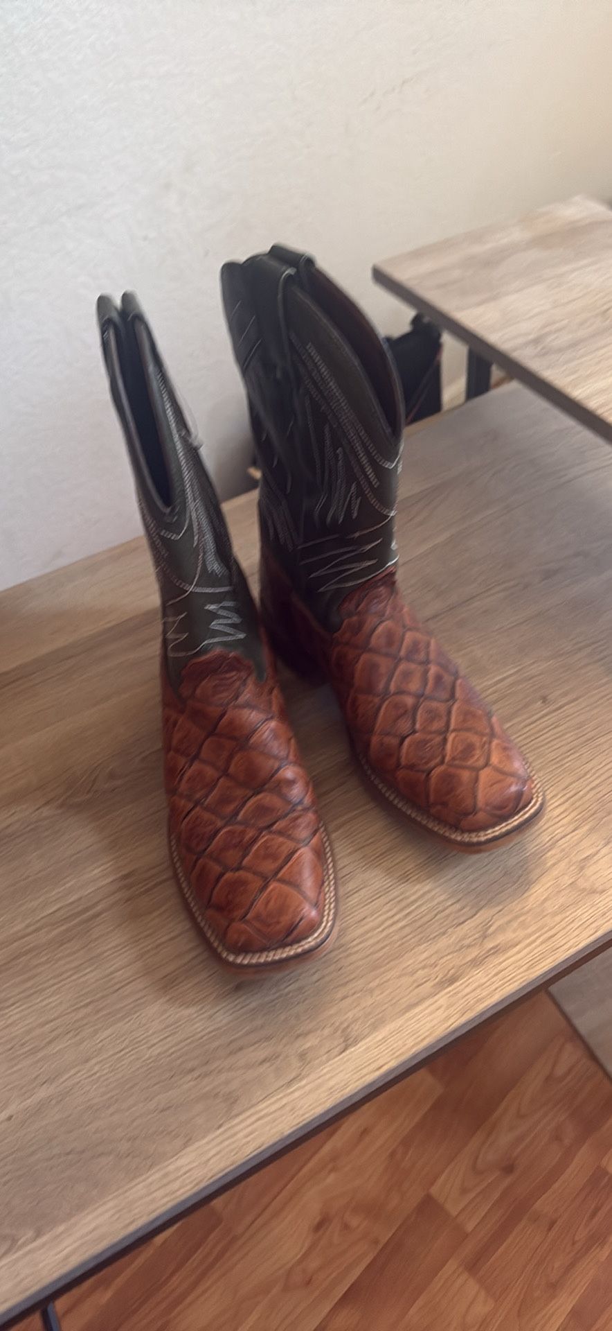 Women’s Cowboy Boots - Size 8