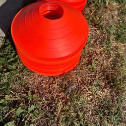 Soccer cones. Soccer markers.  *NEW NUEVOS Set of 45