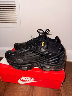 Black Nike Air Max