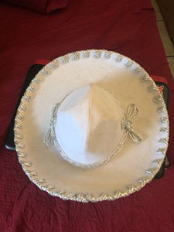 Sombrero de charro para niño mi hijo lo uso cuando lo bautizaron esta un sucio pero esta en buena condiciones for Sale in Los Angeles, CA - OfferUp