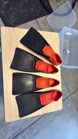 FINIS Long Floating Swim Fins - Adult Training Fins - Improves Kick Technique & Body Position
