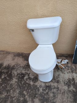 used toilet , very clean with all the parts inside and works perfect!