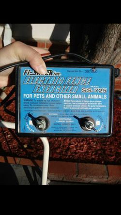 Electric fence energizer
