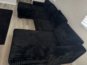 Large U- shaped sectional