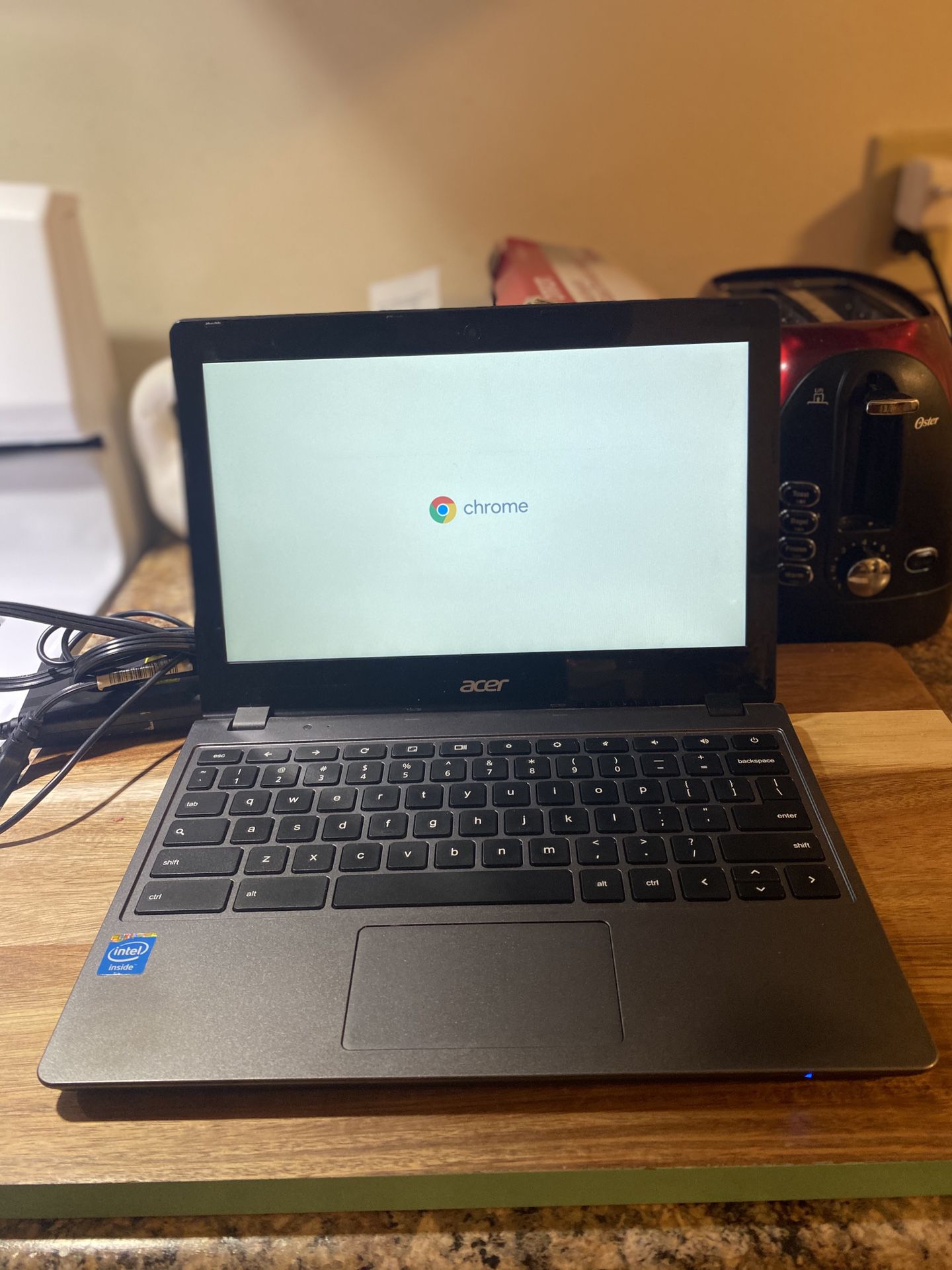 Acer Chromebook [Intel/32GB] Great Condition + Charger!