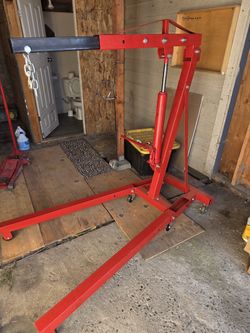 Red Steel Engine Hoist Cherry Picker