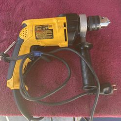 1/2” Dewalt Roto Hammer  Whit Key Used 80 Dls. Cash Hablo Español 