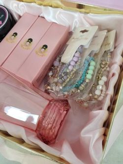 Women's Special Occasions Gift 🎁 Box, Available in Pink, Purple & Light Green Colors