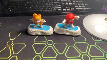 McDonald’s Sonic the hedgehog 2 tails and knuckles toys