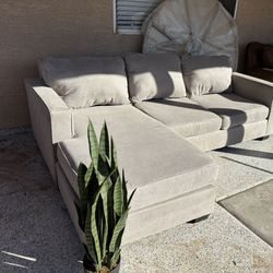 GRAY SECTIONAL  WITH REVERSIBLE CHAISE, DELIVERY AVAILABLE