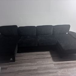 black sectional Couch 