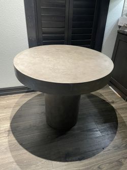 35” Round Concrete Table 
