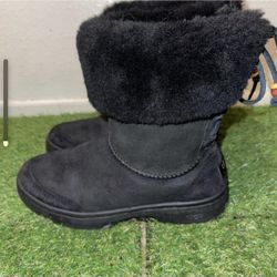 UGG SIZE W6 Black Color 