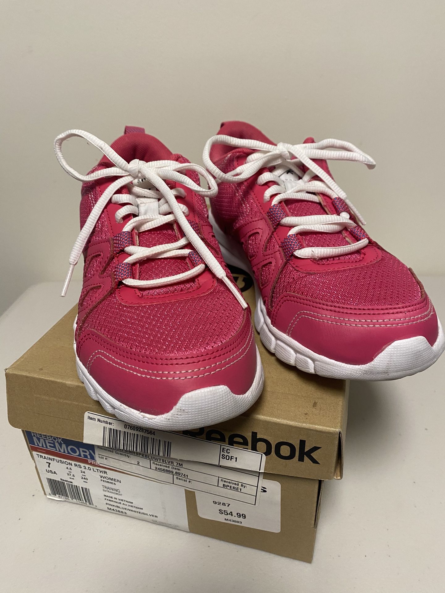 Reebok Woman Sneakers, Size 7
