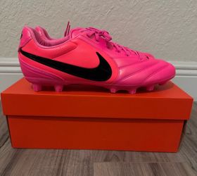 Nike soccer cleats size 12