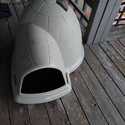 Petmate Igloo - Medium Size