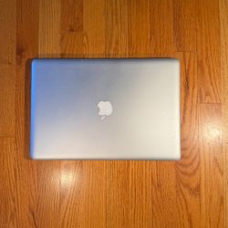 MacBook Pro in this Excellent Condition Rare