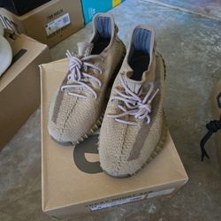 YEEZY BOOST 350