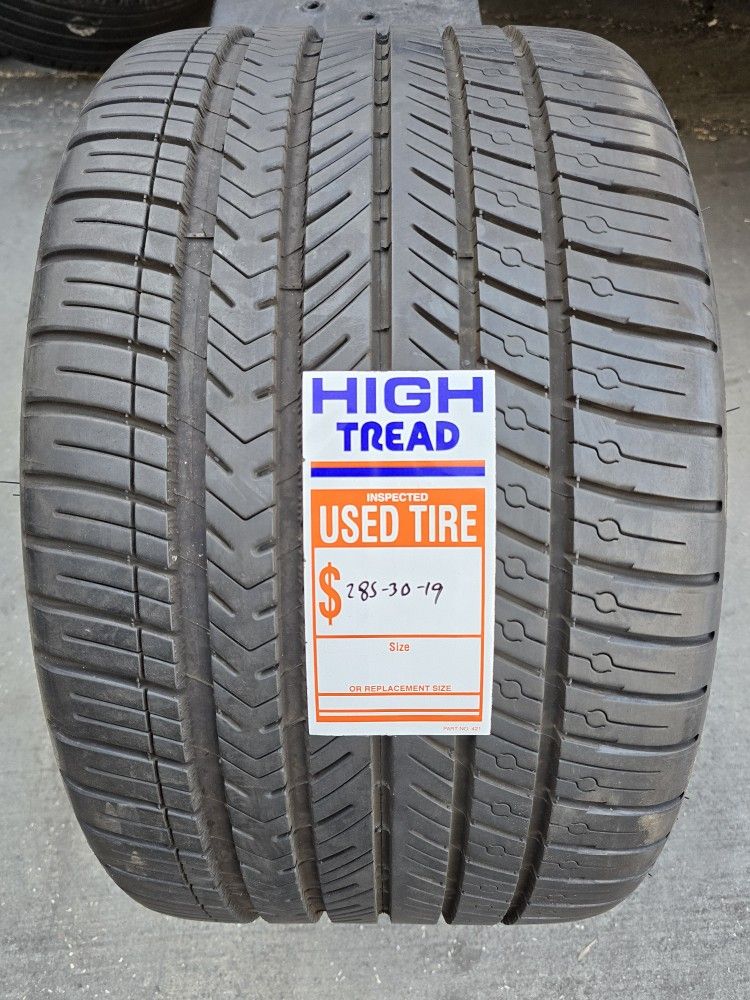 (1) 285 30 19 Michelin Tire