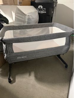 Free bassinet Mika Mikey needs mattress