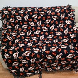 Throw size blanket San Francisco Giants Fleece Tie Blanket