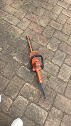 Electric hedge trimmer