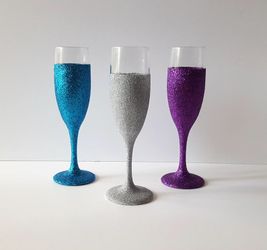 Glitter decorated flutes for Party! 🥂