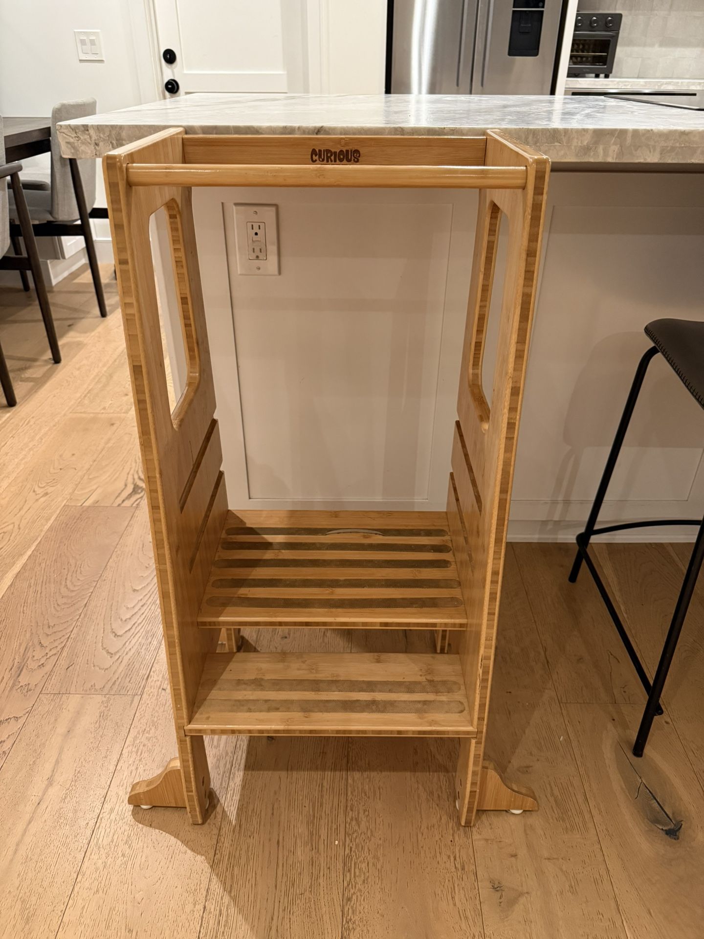 Curious Kid Adjustable Toddler Tower