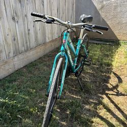 Teal Schwinn Circuit Bike With 7 Speeds & Aluminum Body