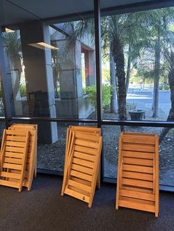 33 Light wooden chairs