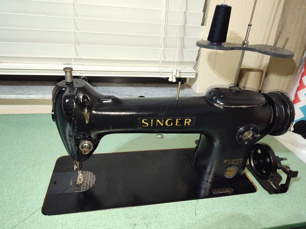 Industrial Sewing Machine With Table