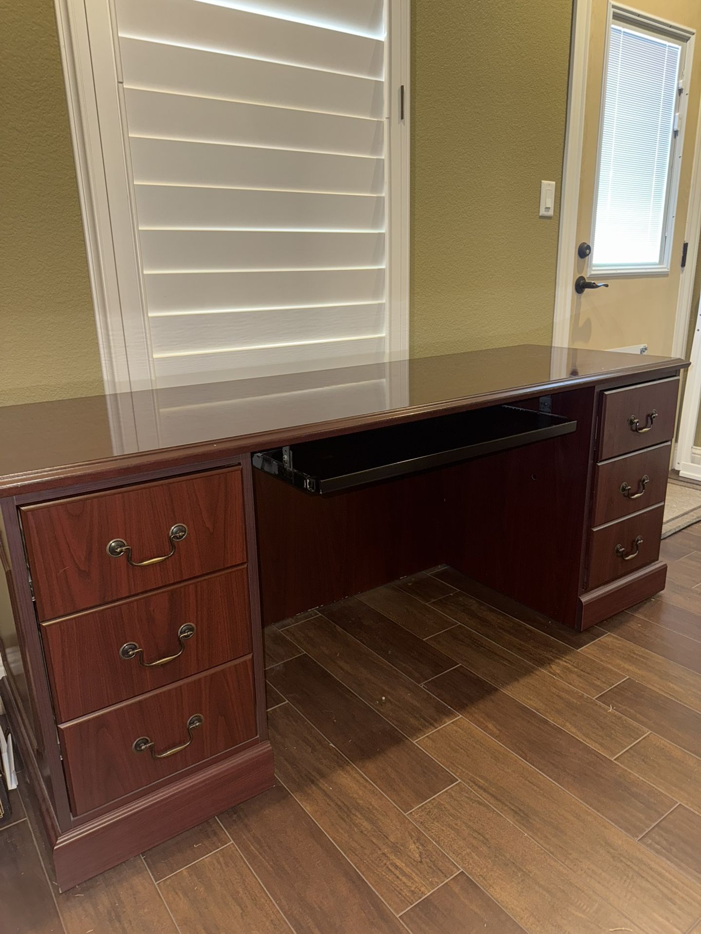 Classic Wood Executive Desk – Great Condition!